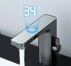 Стильный цифровой смеситель для раковины ванной комнаты GUNNAR с умным LED дисплеем и подсветкой.