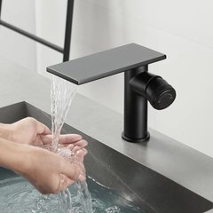 Дизайнерский смеситель для раковины ванной комнаты Bakala (BR-2022) одновентильный стильный кран в ванну из Латуни Черный